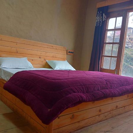Loghouse At Khajjiar Lake Exterior photo