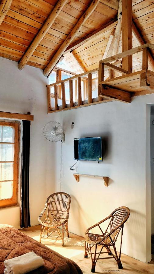 Loghouse At Khajjiar Lake Exterior photo