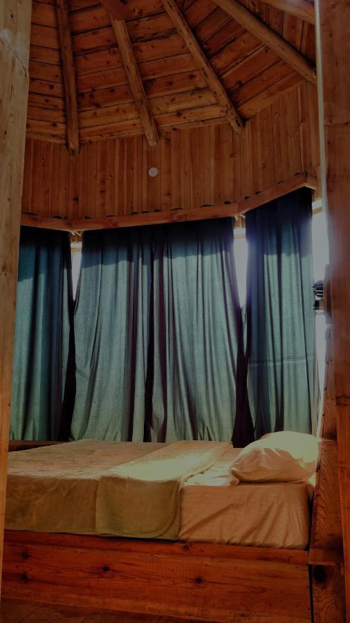 Loghouse At Khajjiar Lake Exterior photo