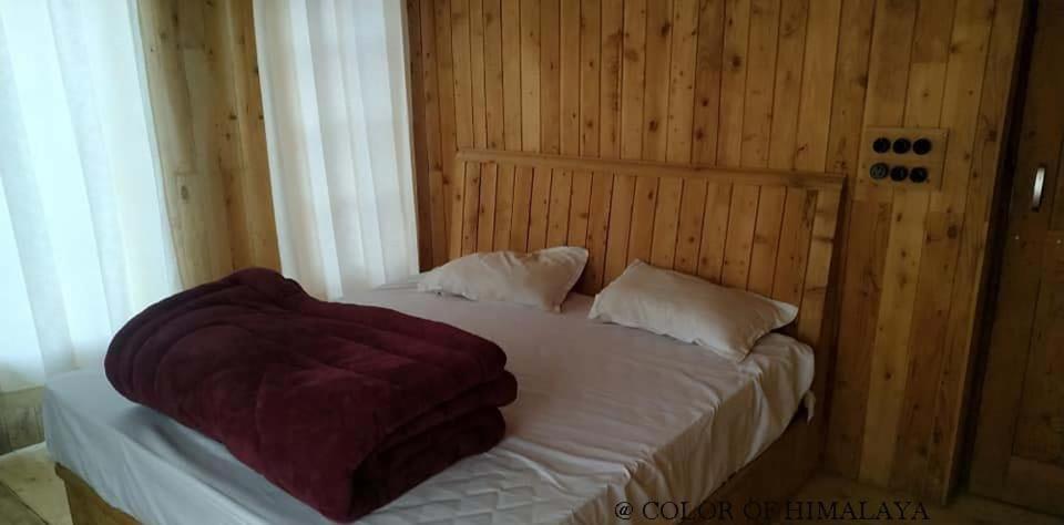 Loghouse At Khajjiar Lake Exterior photo