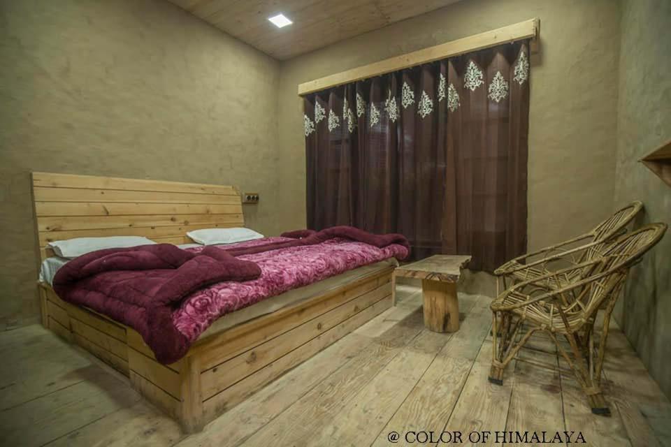 Loghouse At Khajjiar Lake Exterior photo